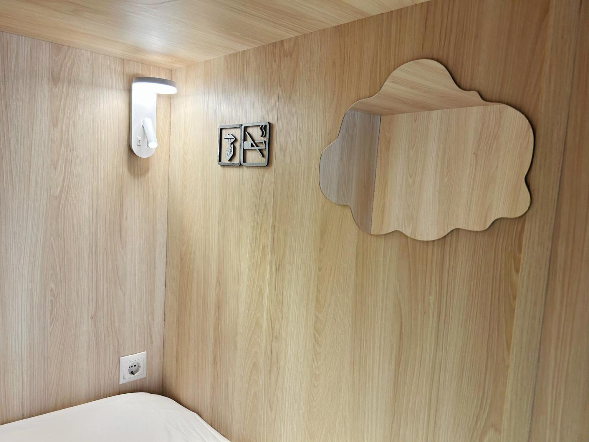 Unplan Hostel Madrid Exterior foto